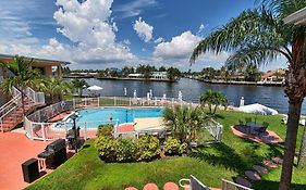 Aloha Apartments On The Intracoastal-Walk To The Beach
